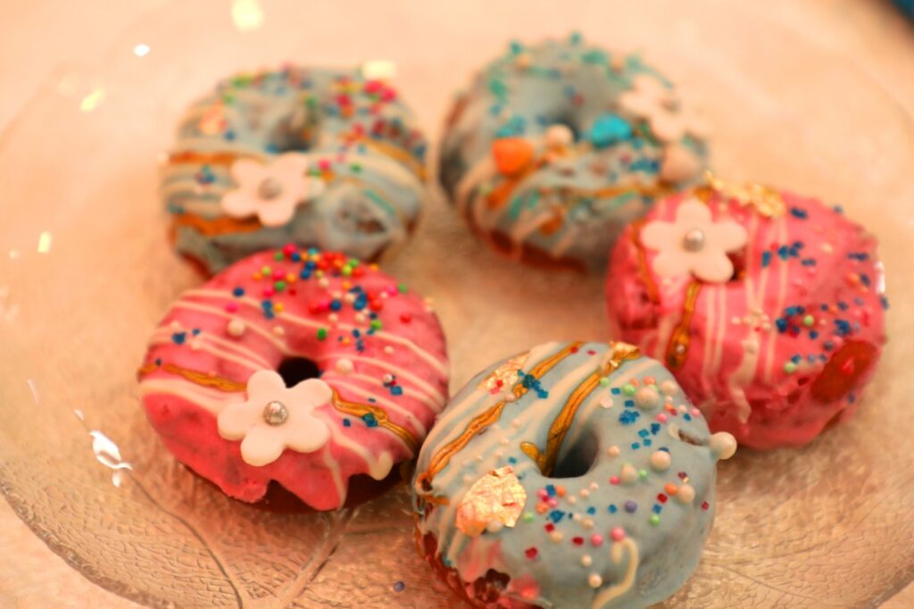This is a platter of donut or doughnut.